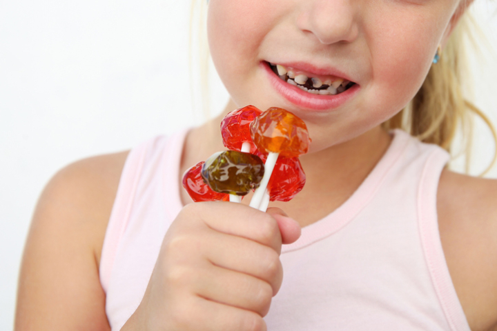niños dientes negros
